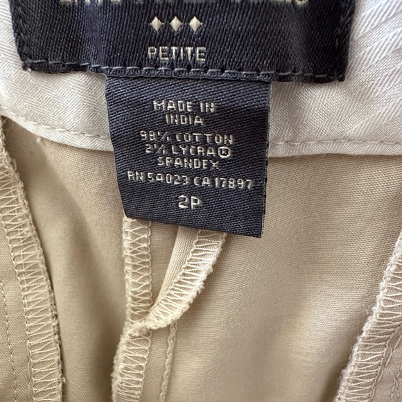 Banana Republic Women’s Cropped Khaki Colored Pants Size 2P - Picture 6 of 7